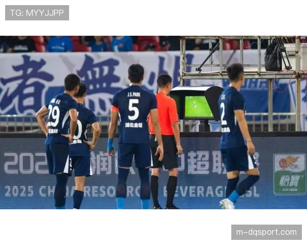 青岛德比火爆氛围：同城对手的恩怨情仇